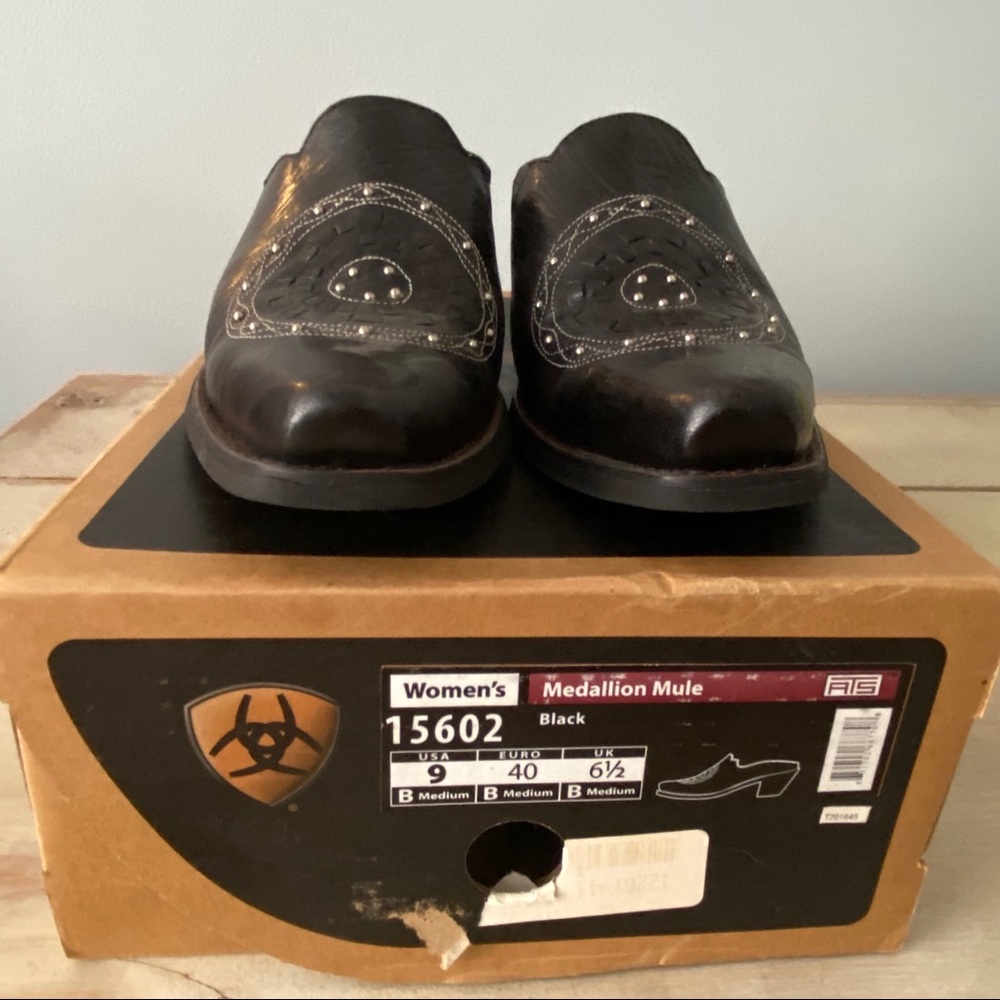 Ariat Medallion mules. Worn 1 time.